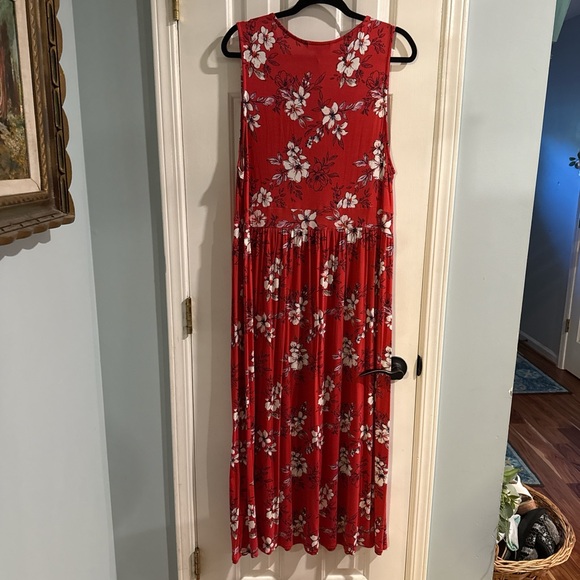 41 Hawthorn Red Floral Maxi Dress - Picture 3 of 3